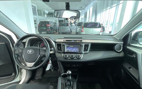 Toyota RAV4, 2015 год, 1 885 000 рублей, 12 фотография