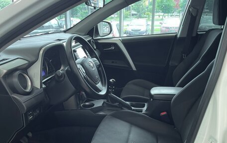 Toyota RAV4, 2015 год, 1 885 000 рублей, 9 фотография
