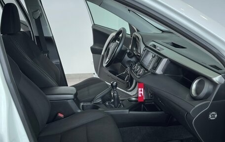 Toyota RAV4, 2015 год, 1 885 000 рублей, 14 фотография