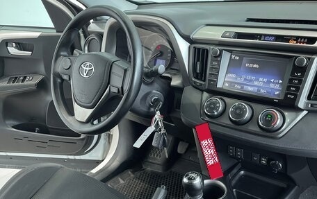 Toyota RAV4, 2015 год, 1 885 000 рублей, 13 фотография