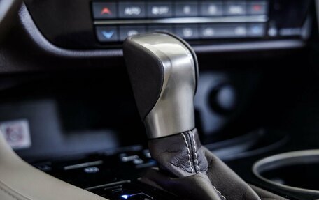 Lexus RX IV рестайлинг, 2020 год, 4 998 000 рублей, 28 фотография