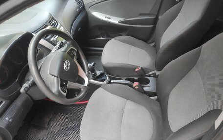 Hyundai Solaris II рестайлинг, 2014 год, 800 000 рублей, 13 фотография