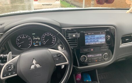 Mitsubishi Outlander III рестайлинг 3, 2014 год, 1 550 000 рублей, 6 фотография