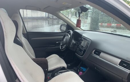 Mitsubishi Outlander III рестайлинг 3, 2014 год, 1 550 000 рублей, 4 фотография