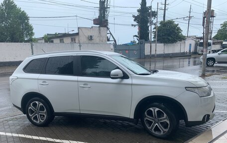 Mitsubishi Outlander III рестайлинг 3, 2014 год, 1 550 000 рублей, 3 фотография