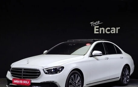 Mercedes-Benz E-Класс, 2022 год, 5 387 000 рублей, 1 фотография