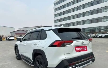 Toyota RAV4, 2022 год, 2 063 000 рублей, 7 фотография