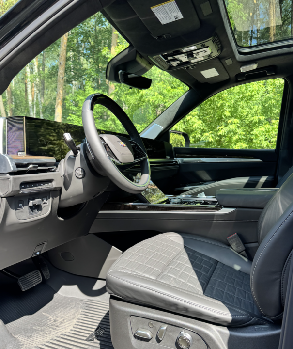 Cadillac Escalade V, 2025 год, 23 000 000 рублей, 6 фотография