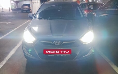 Hyundai Solaris II рестайлинг, 2011 год, 450 000 рублей, 8 фотография