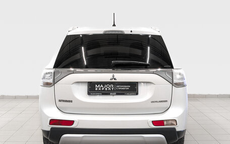 Mitsubishi Outlander III рестайлинг 3, 2014 год, 1 490 000 рублей, 6 фотография