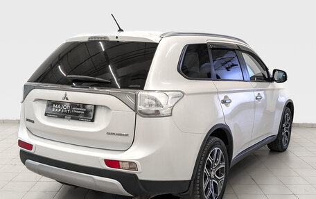 Mitsubishi Outlander III рестайлинг 3, 2014 год, 1 490 000 рублей, 5 фотография