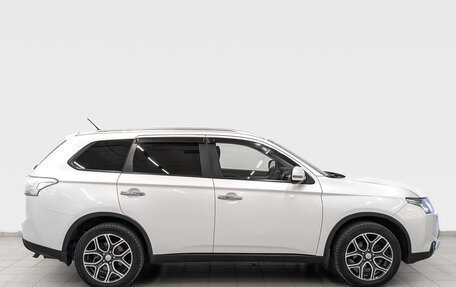 Mitsubishi Outlander III рестайлинг 3, 2014 год, 1 490 000 рублей, 4 фотография