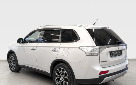 Mitsubishi Outlander III рестайлинг 3, 2014 год, 1 490 000 рублей, 7 фотография
