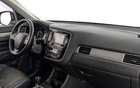 Mitsubishi Outlander III рестайлинг 3, 2014 год, 1 490 000 рублей, 13 фотография