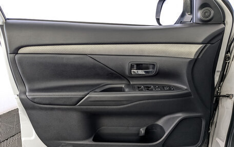 Mitsubishi Outlander III рестайлинг 3, 2014 год, 1 490 000 рублей, 17 фотография