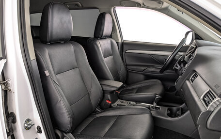 Mitsubishi Outlander III рестайлинг 3, 2014 год, 1 490 000 рублей, 24 фотография