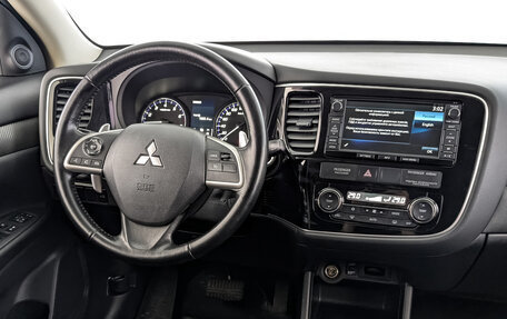 Mitsubishi Outlander III рестайлинг 3, 2014 год, 1 490 000 рублей, 27 фотография