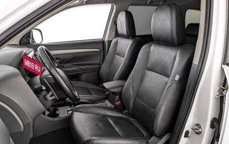 Mitsubishi Outlander III рестайлинг 3, 2014 год, 1 490 000 рублей, 18 фотография
