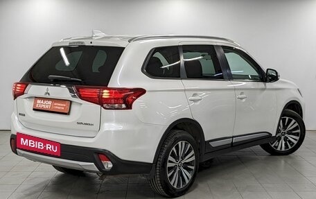 Mitsubishi Outlander III рестайлинг 3, 2018 год, 1 780 000 рублей, 5 фотография