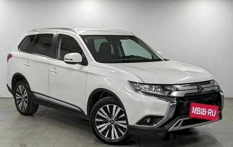 Mitsubishi Outlander III рестайлинг 3, 2018 год, 1 780 000 рублей, 3 фотография
