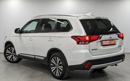 Mitsubishi Outlander III рестайлинг 3, 2018 год, 1 780 000 рублей, 7 фотография