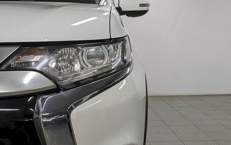 Mitsubishi Outlander III рестайлинг 3, 2018 год, 1 780 000 рублей, 16 фотография