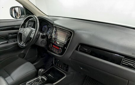 Mitsubishi Outlander III рестайлинг 3, 2018 год, 1 780 000 рублей, 19 фотография