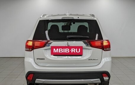 Mitsubishi Outlander III рестайлинг 3, 2018 год, 1 780 000 рублей, 6 фотография