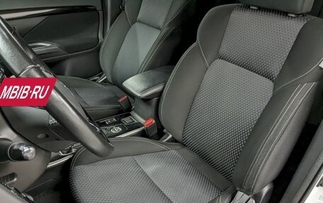 Mitsubishi Outlander III рестайлинг 3, 2018 год, 1 780 000 рублей, 14 фотография