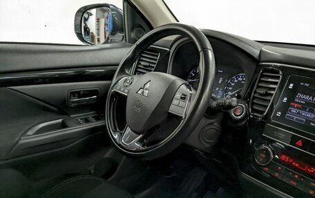Mitsubishi Outlander III рестайлинг 3, 2018 год, 1 780 000 рублей, 21 фотография