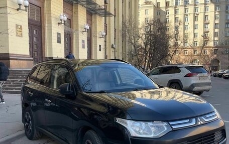Mitsubishi Outlander III рестайлинг 3, 2013 год, 1 550 000 рублей, 10 фотография