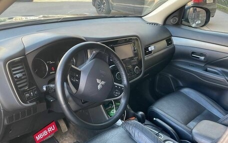Mitsubishi Outlander III рестайлинг 3, 2013 год, 1 550 000 рублей, 16 фотография