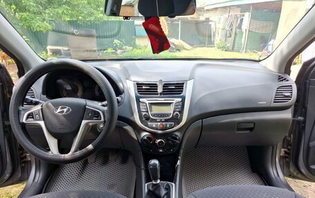 Hyundai Solaris II рестайлинг, 2011 год, 680 000 рублей, 10 фотография