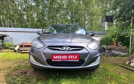 Hyundai Solaris II рестайлинг, 2011 год, 680 000 рублей, 2 фотография