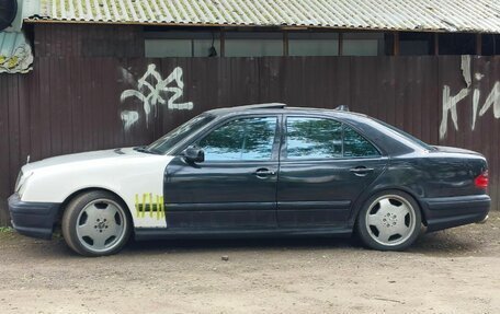 Mercedes-Benz E-Класс, 1998 год, 890 000 рублей, 2 фотография