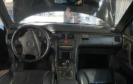 Mercedes-Benz E-Класс, 1998 год, 890 000 рублей, 6 фотография