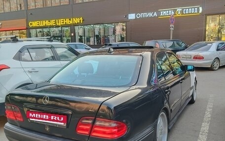 Mercedes-Benz E-Класс, 1998 год, 890 000 рублей, 3 фотография