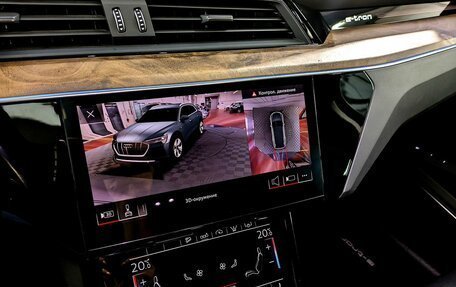 Audi e-tron I, 2019 год, 4 200 000 рублей, 30 фотография