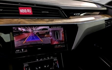 Audi e-tron I, 2019 год, 4 200 000 рублей, 25 фотография