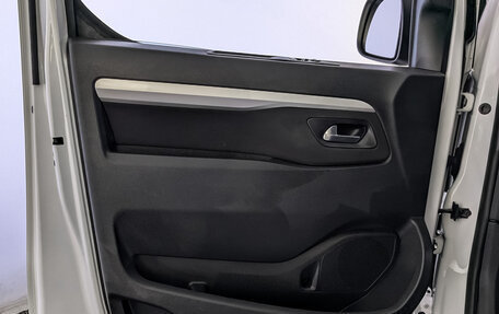 Peugeot Traveller I, 2021 год, 2 695 000 рублей, 19 фотография