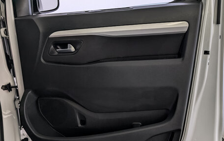 Peugeot Traveller I, 2021 год, 2 695 000 рублей, 24 фотография