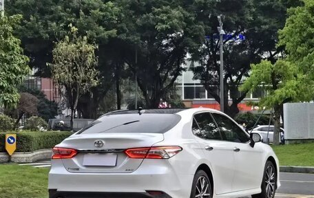 Toyota Camry, 2022 год, 1 944 000 рублей, 3 фотография