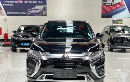 Mitsubishi Outlander III рестайлинг 3, 2022 год, 1 820 090 рублей, 3 фотография