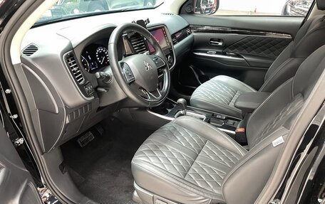 Mitsubishi Outlander III рестайлинг 3, 2022 год, 1 820 090 рублей, 10 фотография