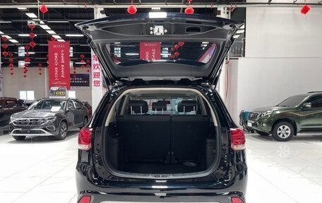 Mitsubishi Outlander III рестайлинг 3, 2022 год, 1 820 090 рублей, 7 фотография