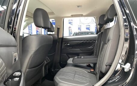 Mitsubishi Outlander III рестайлинг 3, 2022 год, 1 820 090 рублей, 12 фотография