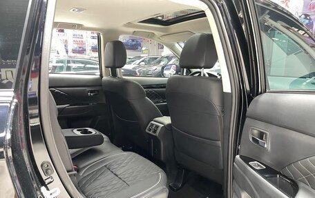 Mitsubishi Outlander III рестайлинг 3, 2022 год, 1 820 090 рублей, 13 фотография
