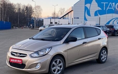 Hyundai Solaris II рестайлинг, 2013 год, 590 000 рублей, 1 фотография