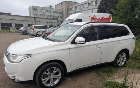 Mitsubishi Outlander III рестайлинг 3, 2013 год, 1 450 000 рублей, 1 фотография