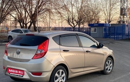Hyundai Solaris II рестайлинг, 2013 год, 590 000 рублей, 3 фотография